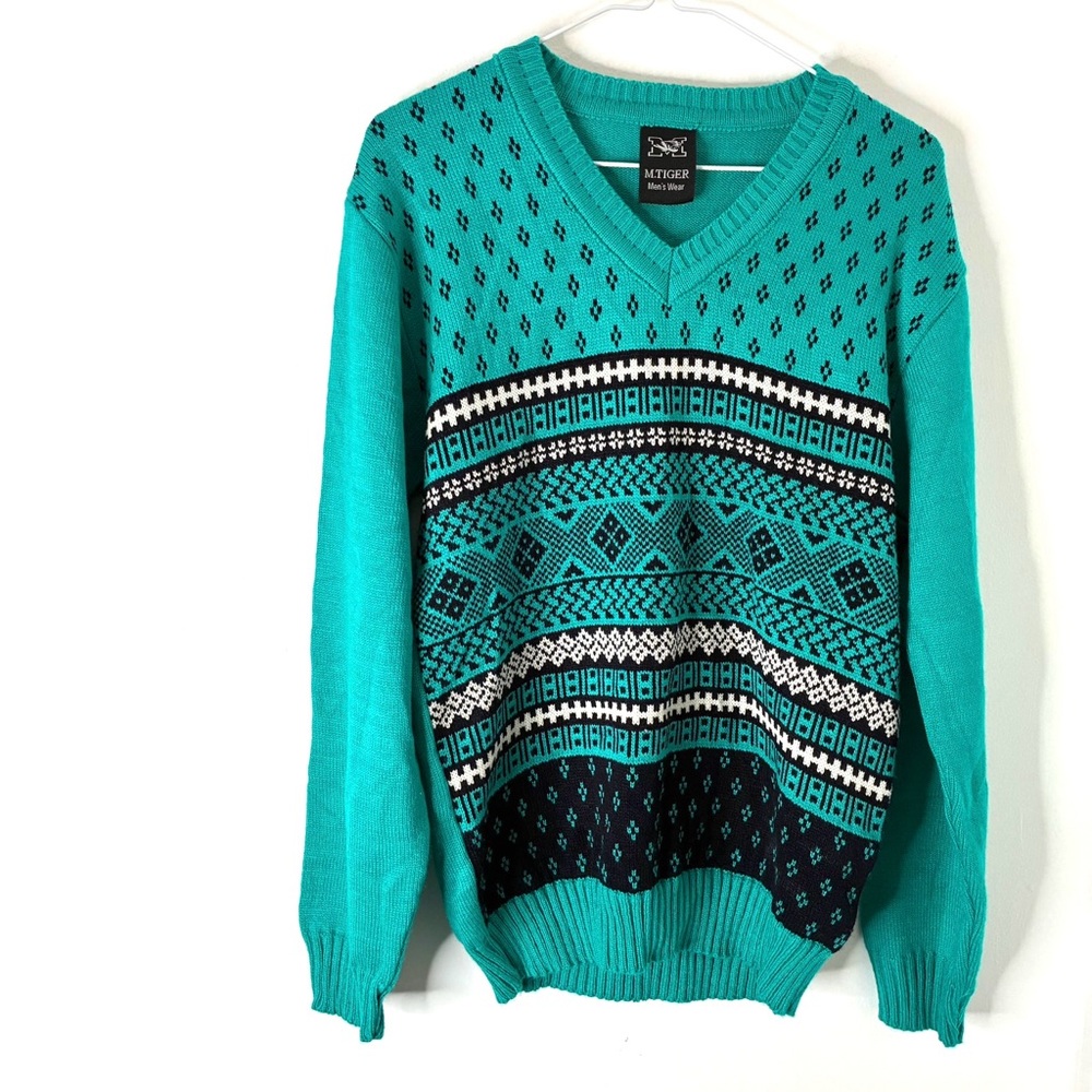 Aqua V-Neck Argyle Knit Sweater Black White
